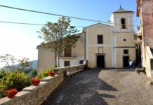 Incredibile a Fuscaldo, il parroco prima della Benedizione difende il sindaco Ramundo