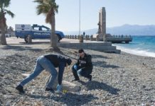 Reggio Calabria – Recuperato un manufatto lapideo sulla spiaggia del Lungomare