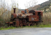 Demolita la vecchia locomotiva della Paola-Cosenza, addio ad un pezzo di storia