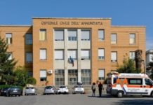 55enne precipita dal balcone nel cosentino, ipotesi suicidio