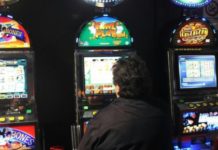 Rende, Transessuale perde soldi alle slot e devasta il locale: Arrestato