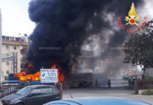 In fiamme tre autobus della ferrovia della Calabria