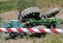 Si capovolge il trattore e resta intrappolato, anziano salvato da Carabinieri fuori servizio