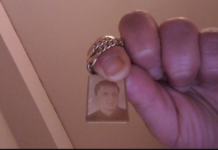 “Hanno rubato la catenina che era di mio fratello quando morì, vi prego ridatemela”