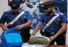 Passeggiava con oltre un chilo e mezzo di marijuana nello zaino