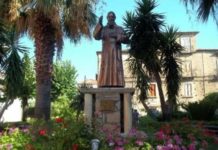 Fuscaldo “Vogliono eliminare Piazza San Pio” il sindaco “Falsitá, godetevi l’estate”