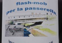 Un flash-mob a Gizzeria Lido, sulla statale 18 Tirrena Inferiore