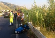 Amantea, Strada Statale 18 Vespa tampona auto dei vigili
