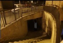 Samara compare a San Lucido, impazza la foto sul web