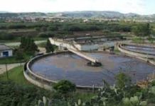 Cattivi odori dal depuratore, monta la protesta dinnanzi ai cancelli della Iam