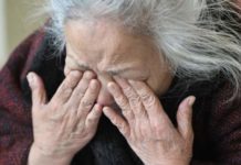 MINACCIA E PICCHIA LA NONNA PER SOLDI: 17ENNE IN COMUNITÀ