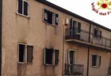 Terrore nel cosentino, INCENDIO IN UN PALAZZO, eroici i vigili del fuoco