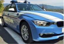 Spaccio di droga, detenzione di pistole e mazze, due arresti