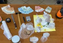 Scoperto un laboratorio per preparare eroina, due arresti nel cosentino