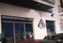 Spaventoso incendio nel cosentino, in fiamme almeno dieci auto