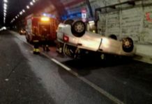 Incidente stradale in galleria, coinvolte tre auto, ferita donna incinta