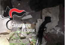 Arsenale di armi in un bunker, ai muri scritte richiamanti all’affiliazione della Ndrangheta