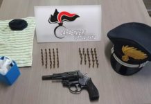 REVOLVER CLANDESTINO E MUNIZIONI IN CASA DI UN PREGIUDICATO