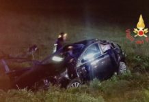 Grave incidente stradale, auto si ribalta più volte e finisce fuori strada