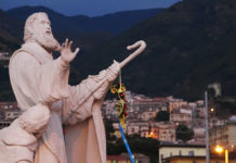 Tragedia a Paola, giovane precipita dalla tettoia e muore