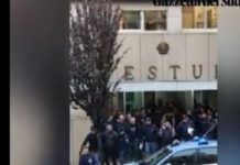 Blitz A Cosenza: Urla Dei Parenti Degli Arrestati Davanti Alla Questura
