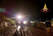 Orrore nel cosentino, famiglia in auto intrappolata nel fango, salvata per miracolo