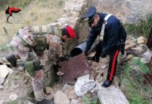 Fucile e cartucce nascosti all’interno di un tubo, blitz dei Carabinieri