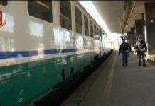 Anziano con disagio psichico camminava nei pressi dei binari ferroviari, salvato dalla Polizia