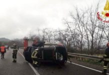 Incidente mortale sulla Statale 107, anche 5 feriti