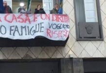 Emergenza abitativa, le famiglie occupano comune di Cosenza