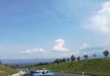 Forza un posto di blocco e sperona auto Polizia, arrestato 46enne