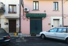 Rapina con aggressione in una gioielleria del Cosentino