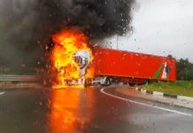 Autoarticolato in fiamme sulla Strada Statale 106 nel cosentino