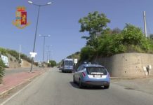 Tentano rapina ad una donna anziana, due arresti