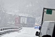Maltempo e neve, Tir finisce di traverso sulla 107 tra San Fili e Cosenza