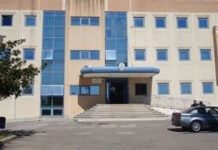 Lamezia, folla al funerale, minacce da uno dei parenti: Individuato