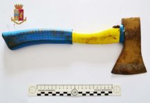 Tenta di uccidere il vicino di casa, POLIZIA arresta 61enne