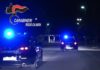 Spari e coltellate sul lungomare dopo uno sguardo di troppo: arrestati due minorenni per tentato omicidio