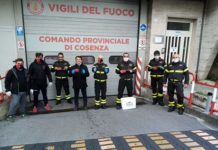 Dagli ultrà del Cosenza mascherine per i Vigili Del Fuoco