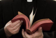 Messa e Comunione nonostante i divieti, impazza la Polemica in Calabria