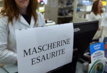 Mascherine chirurgiche introvabili, parte la diffida