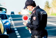 Assembramenti e violazione decreti, Polizia notifica provvedimenti