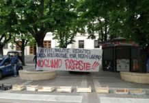 La protesta dei cosentini sotto la Prefettura “Santelli, Vogliamo Risposte”