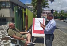 Scalea, operatore balneare si incatena davanti al comune