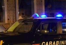 Forza un posto di blocco, arrestato un ventenne