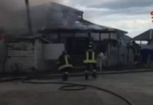 Stabilimento balneare in fiamme in Calabria
