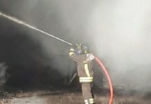 In fiamme azienda per lo smaltimento rifiuti