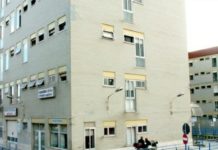 Ragazza precipita dal balcone, indagini in corso