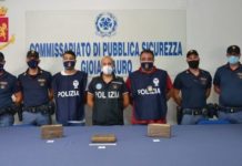 In auto con la famiglia e tre chili di cocaina