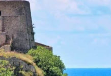 SCALEA. TORRE TALAO SI ILLUMINA DI ROSA PER LA CAMPAGNA DELL’AIRC